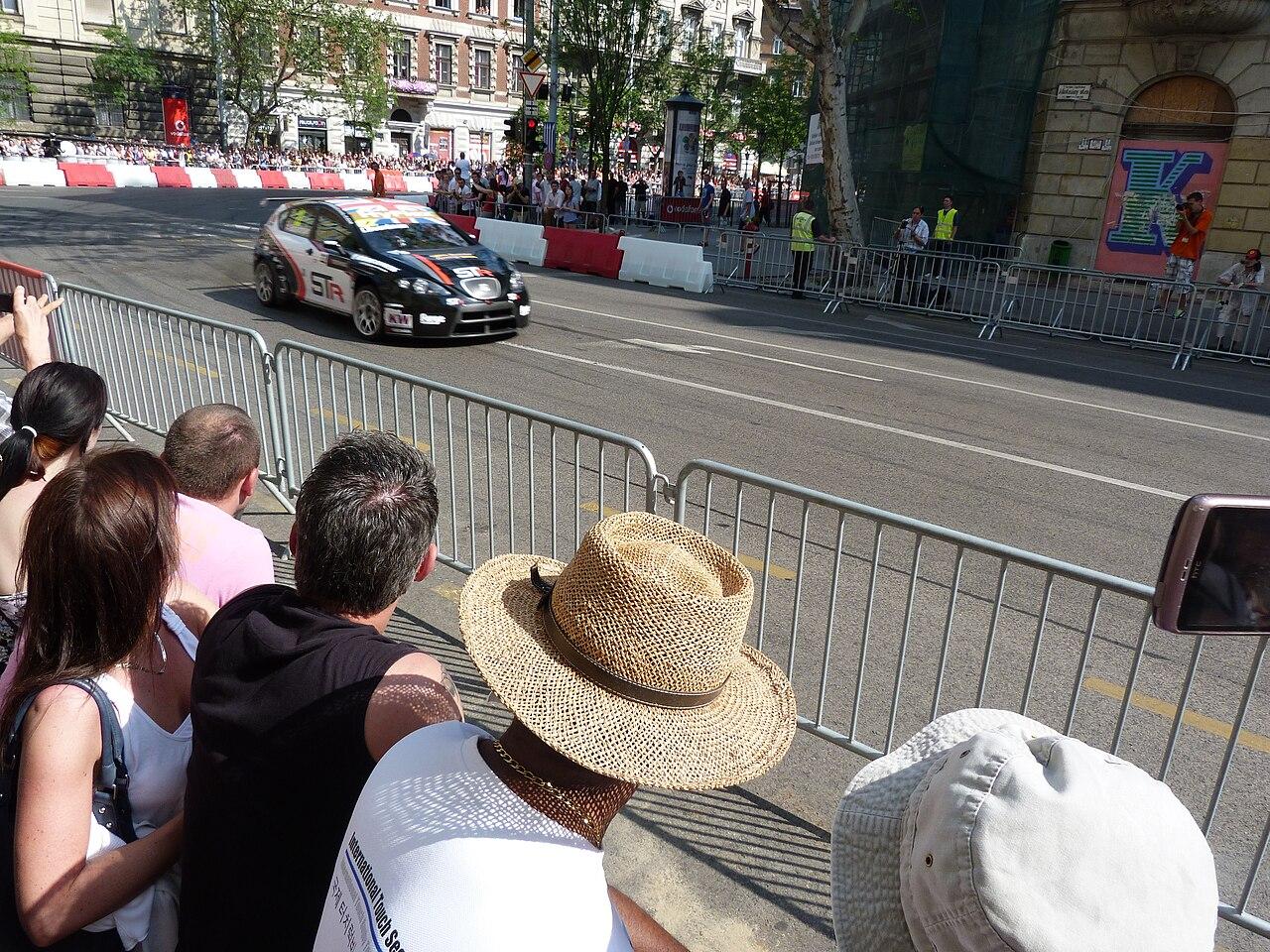 F1赛车装备进化:科技如何悄悄改写比赛(战术执教视角)